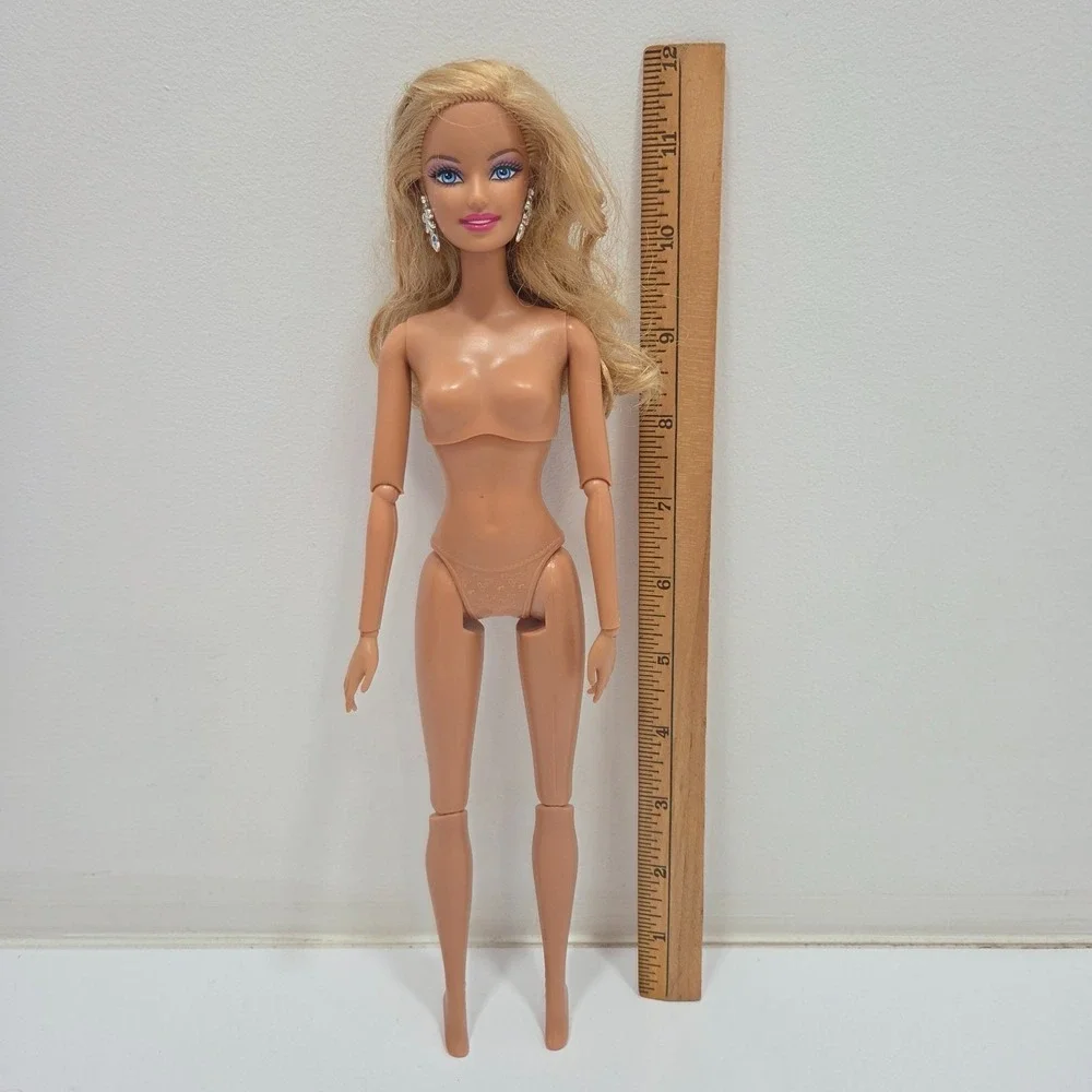 Nude Barbie 2009 Fashionistas Glam Wave 1 Articulated Blonde CEO Face R9878 Doll